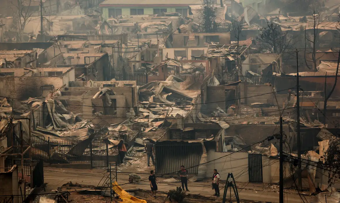 Chile declara estado de catástrofe por incêndios com 16 mortos