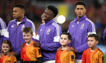 Mbappé pede à torcida que apoie Vini Jr em meio a dificuldades do Real