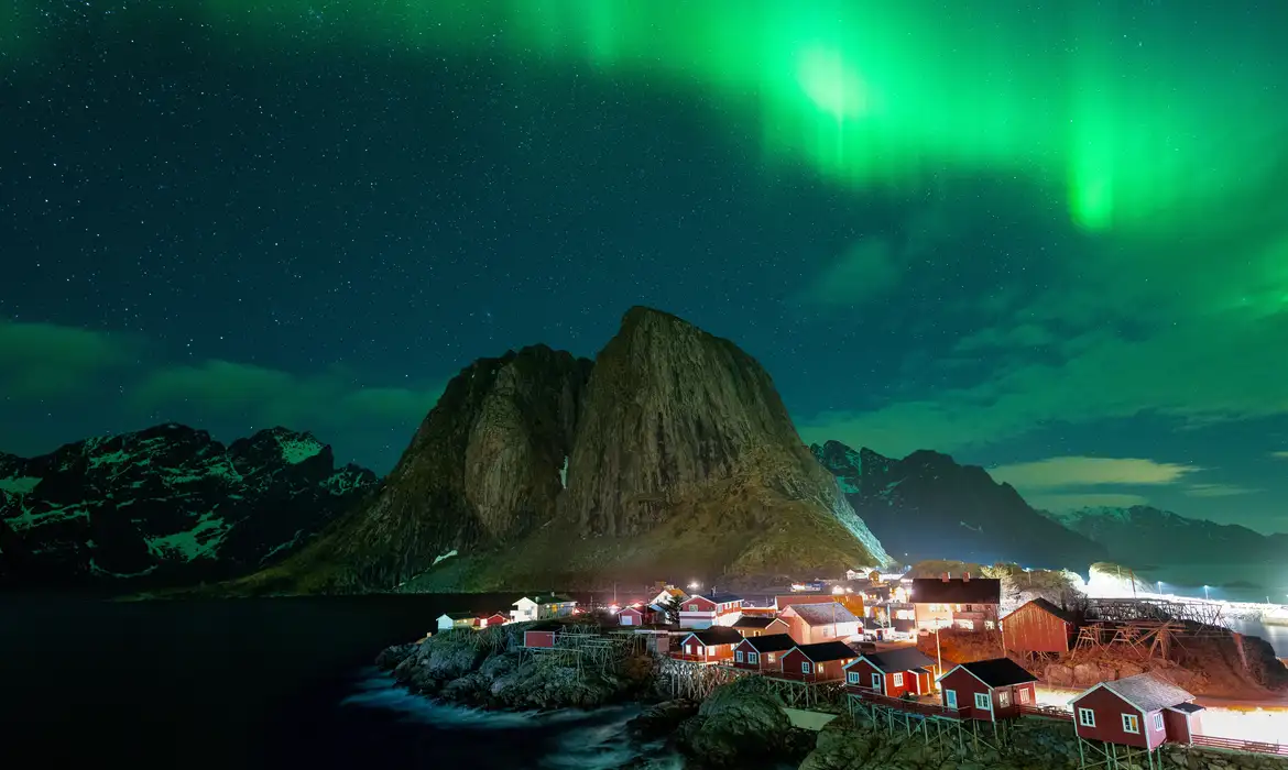 Após tempestade solar atingir a Terra, Europa registra auroras boreais