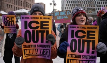 Nova-iorquinos pedem impeachment de Trump em protesto contra fascismo