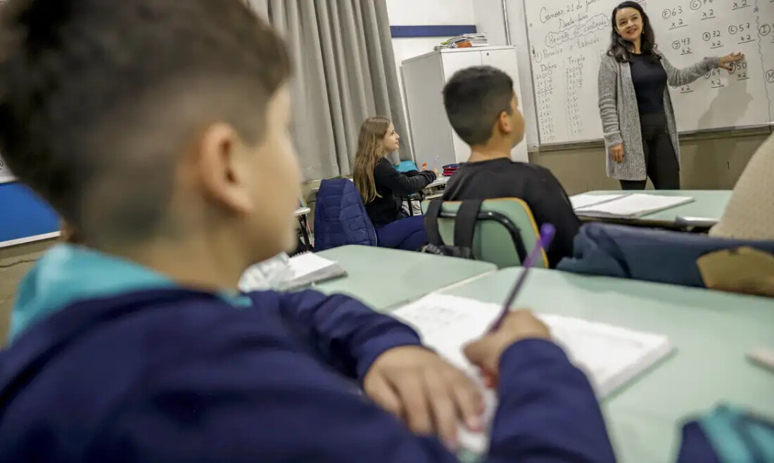 CNTE comemora reajuste do piso do magistério; prefeitos contestam