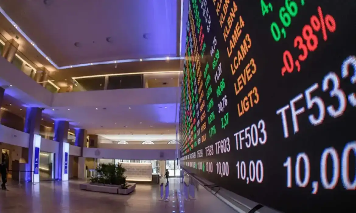 Ibovespa renova recorde e supera 175 mil pontos com capital externo