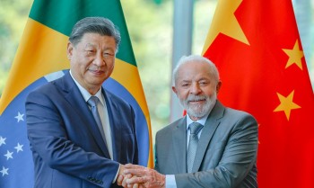 Xi Jinping garante a Lula apoio da China em tempos "turbulentos"