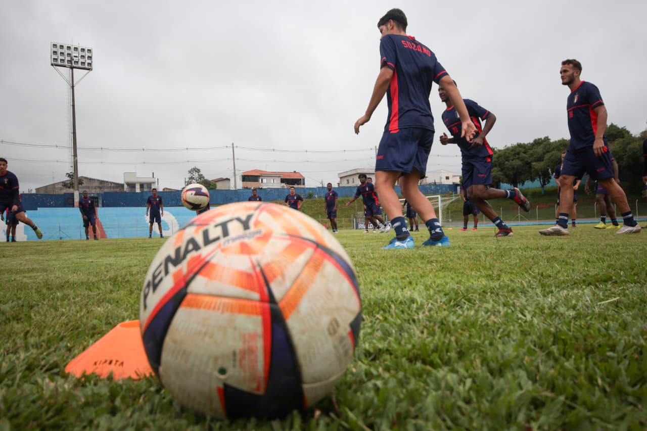Vice-prefeito prestigia apresentação do novo elenco do Usac no Suzanão