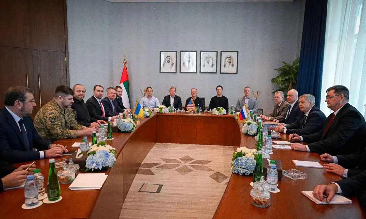 Negociação de paz é interrompida após bombardeio russo na Ucrânia