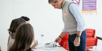 Felipe D’Avila vota em escola na capital paulista