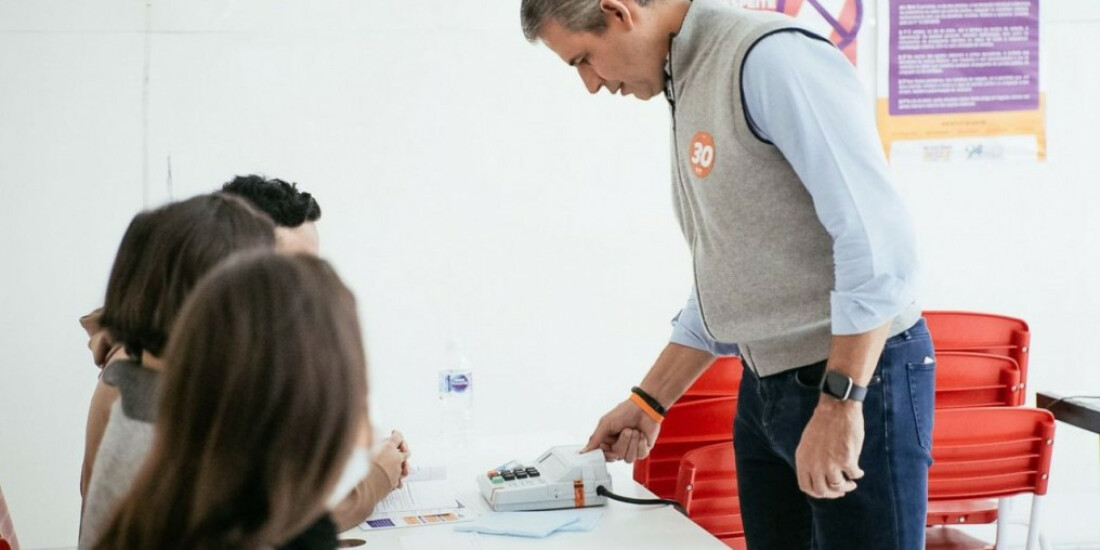 Felipe D’Avila vota em escola na capital paulista