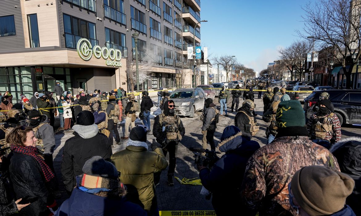 Minneapolis pede reforço para conter situação tensa na cidade