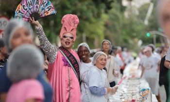 Aniversário da capital SP é comemorado com tradicional bolo do Bixiga
