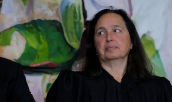 EUA: juíza bloqueia encerramento de status legal de 8 mil imigrantes