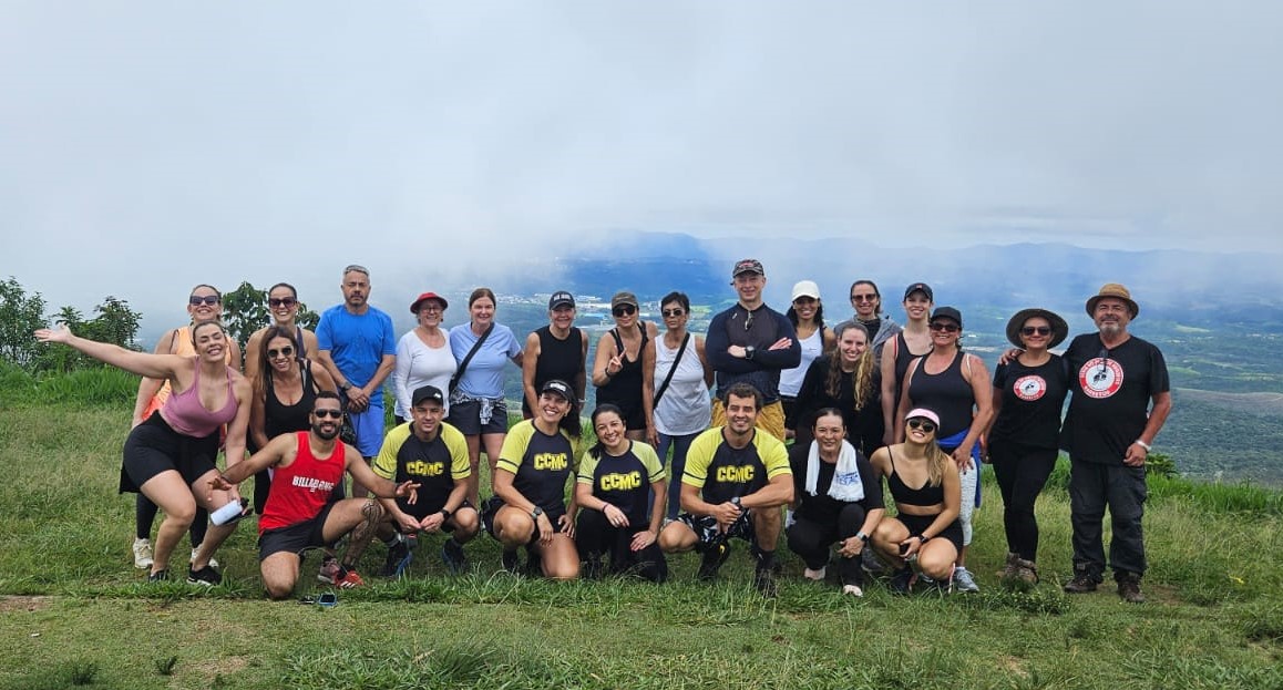 Clube de Campo de Mogi promove caminhada ao Pico do Urubu