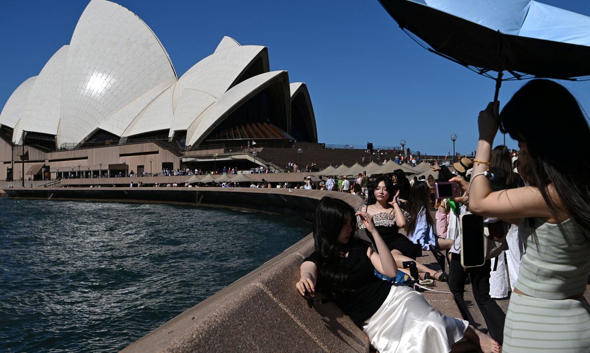 Austrália: bombeiros ordenam que moradores evacuem centenas de casas