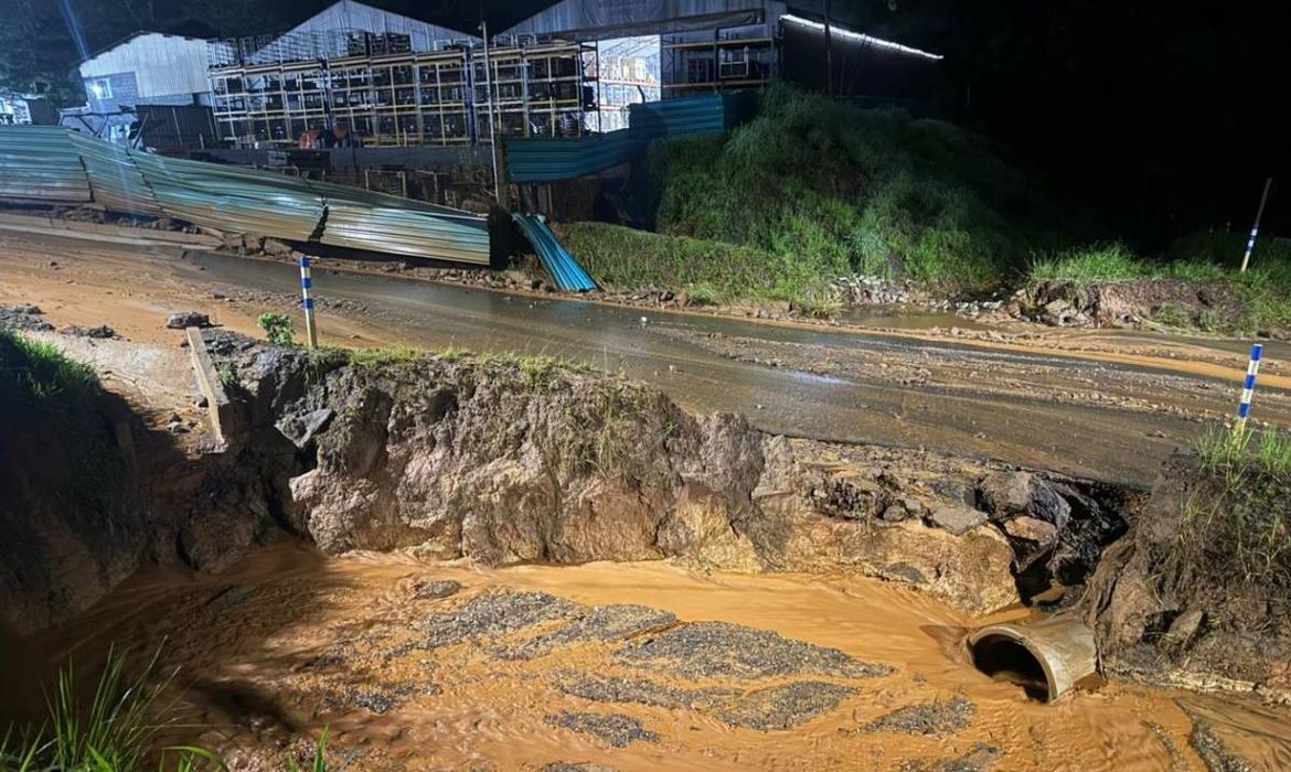 Governo de Minas vai multar Vale por vazamentos de água