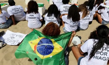 Ato no Rio pede justiça pela morte de Thiago Menezes Flausino