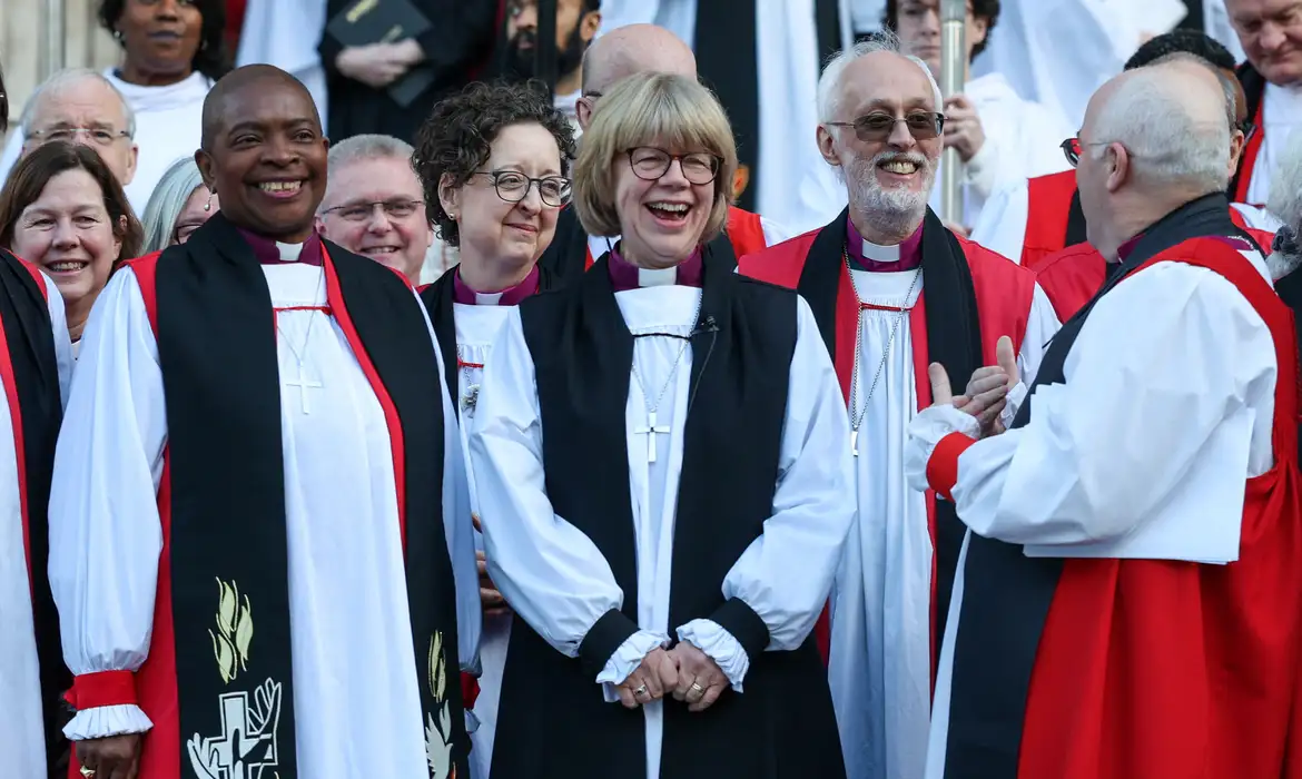 Arcebispa de Canterbury é 1ª mulher a liderar Igreja da Inglaterra