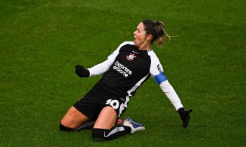 Com gol de Gabi Zanotti, Corinthians vai à final da Copa das Campeãs