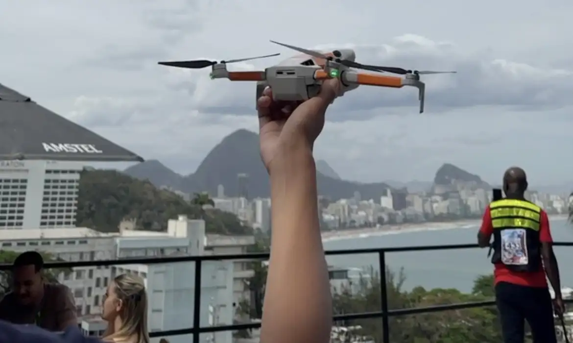 Vídeos de drones despertam interesse de turistas por favelas do Rio