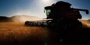 Condutores de máquinas agrícolas agora devem portar registro
