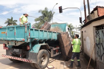 Equipes da Prefeitura de Suzano retiram 79 toneladas de resíduos das ruas após as chuvas