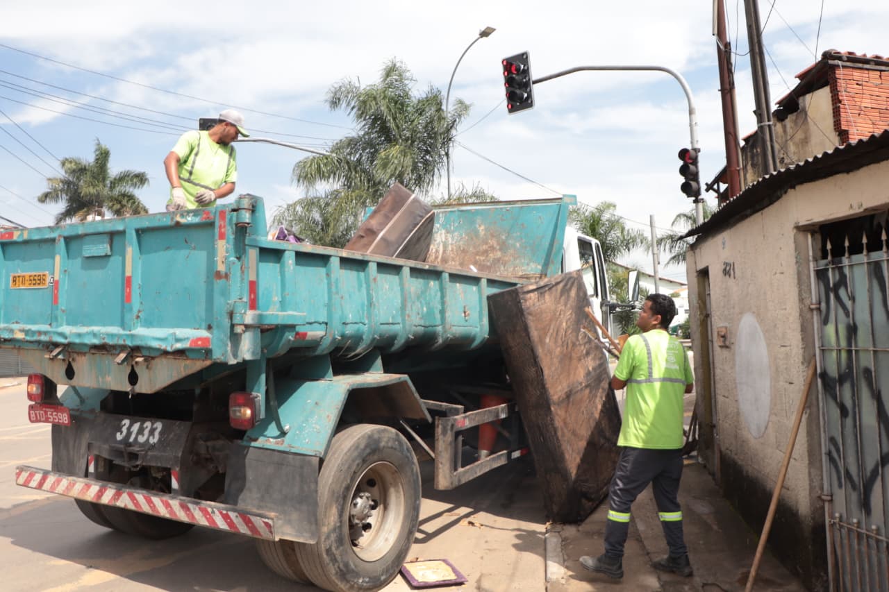 Equipes da Prefeitura de Suzano retiram 79 toneladas de resíduos das ruas após as chuvas