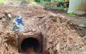 Prefeitura instala galeria de águas pluviais em Calmon Viana: