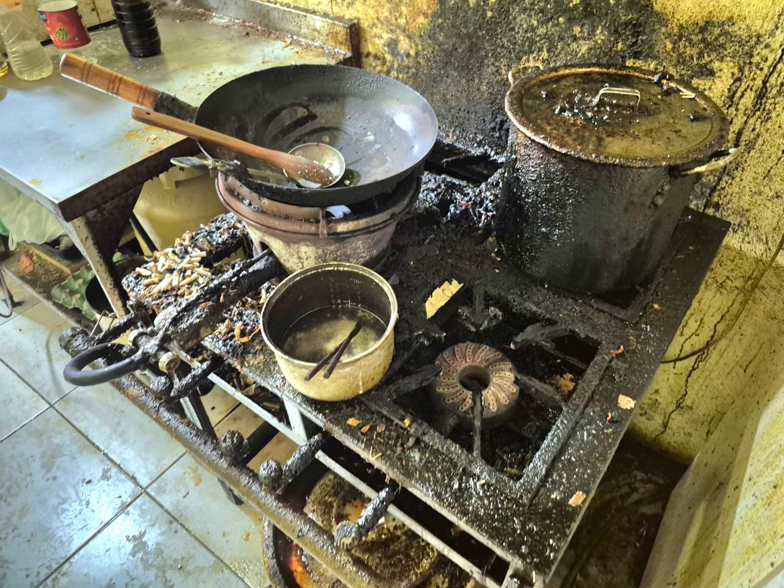 Vigilância Sanitária de Suzano interdita delivery de yakisoba na rua Baruel