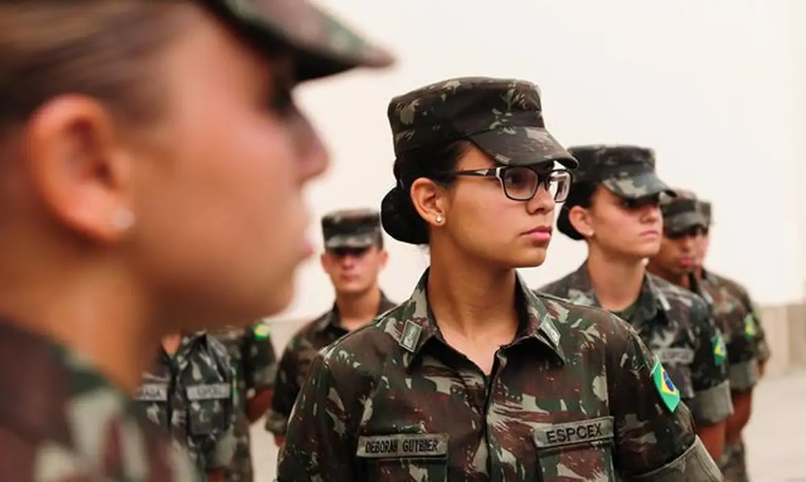 Exército inicia no Rio incorporação da 1ª turma de mulheres recrutas
