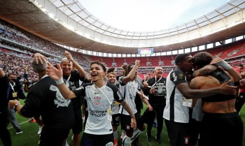 Corinthians vence Flamengo e é bicampeão da Supercopa Rei