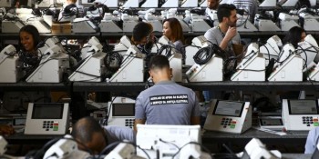 Votos brancos e nulos são descartados durante apuração