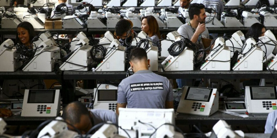 Votos brancos e nulos são descartados durante apuração