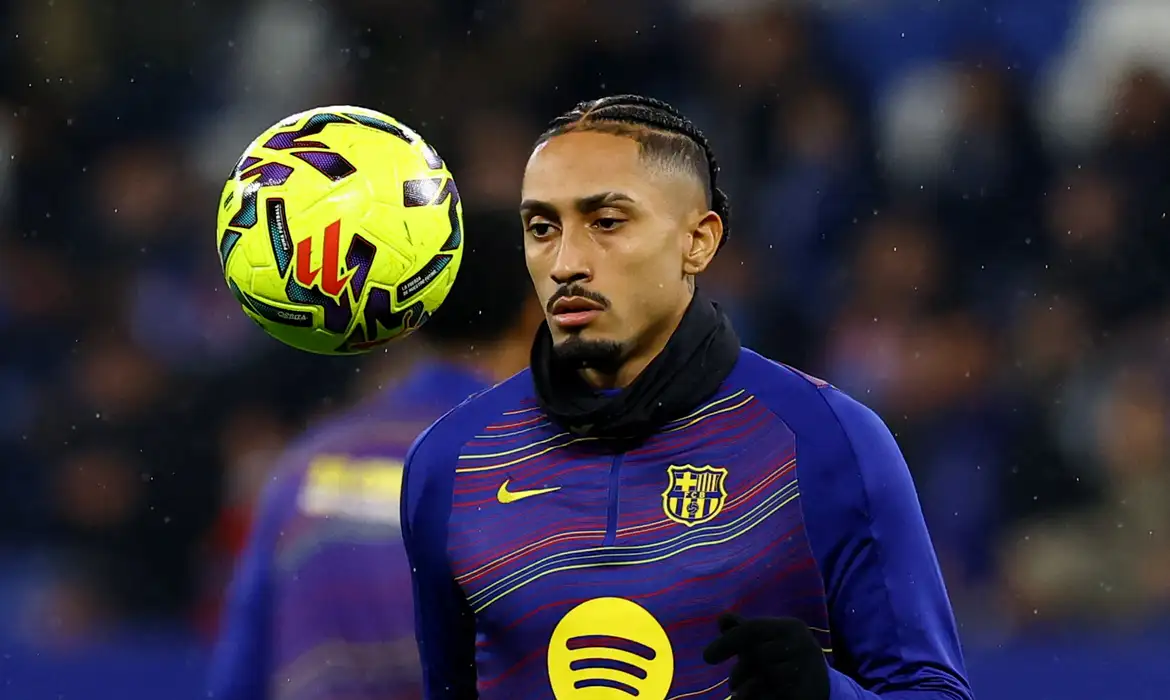 Raphinha desfalca Barcelona por uma semana devido à lesão na perna