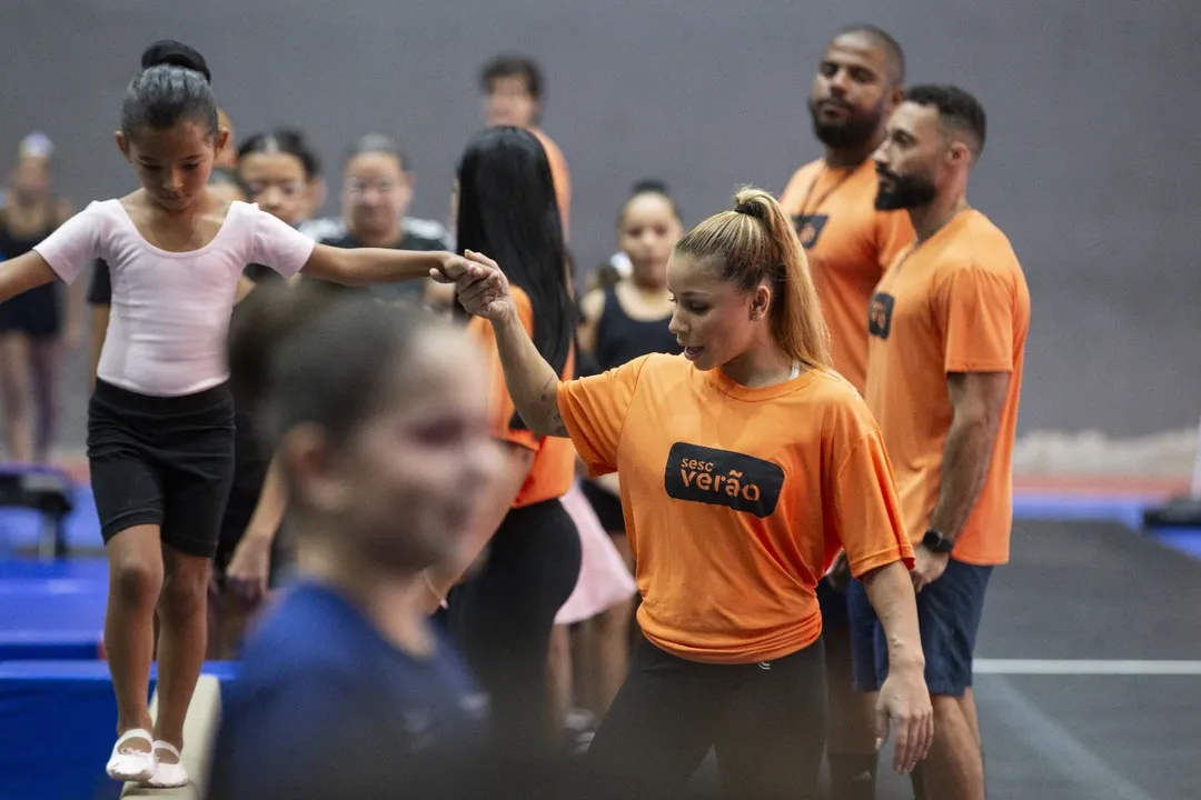 Ginasta Flávia Saraiva inspira crianças e jovens em evento realizado em Mogi