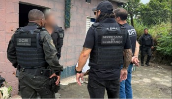 Prefeitura fecha e multa ferro-velho que vendia materiais sem procedência