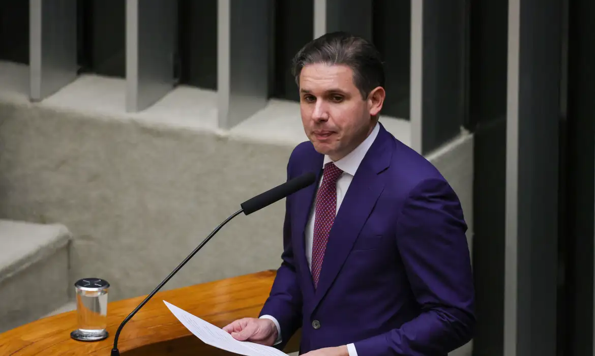 Motta promete avançar sobre escala 6x1 e trabalho por aplicativos