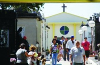 Cemitérios de Mogi e Suzano já recebem visitas antecipadas