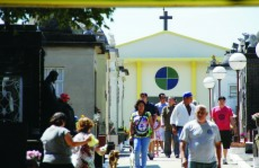 Cemitérios de Mogi e Suzano já recebem visitas antecipadas