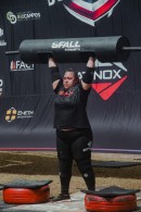 Técnica de enfermagem brilha na arena do atletismo de força