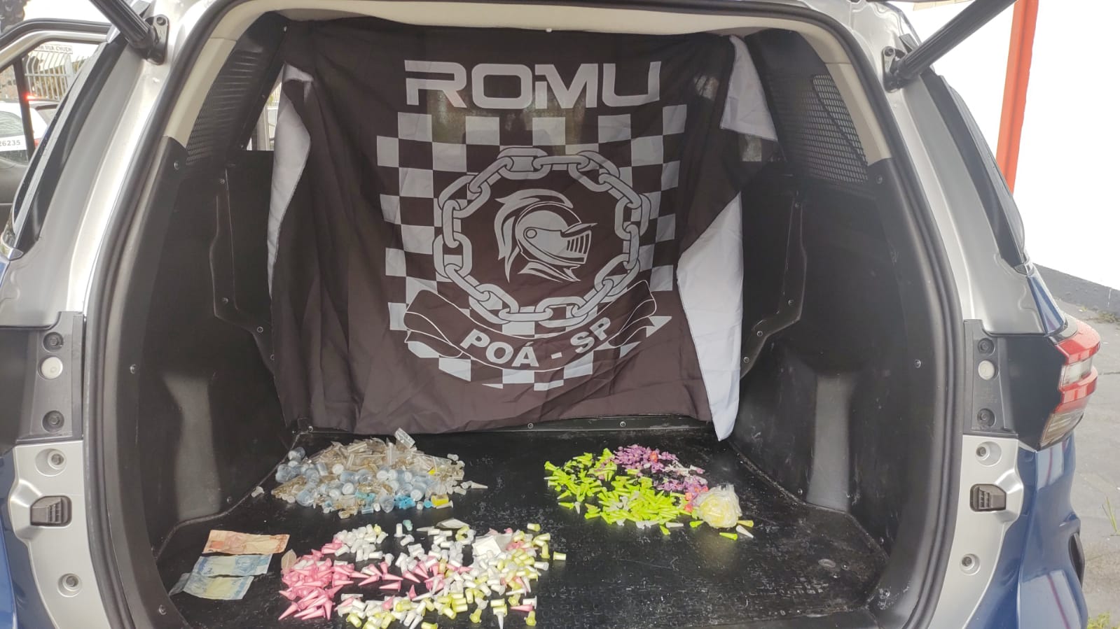 GCM de Poá apreende mais de 1,2 mil porções de drogas e recupera motocicleta 