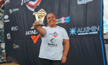 Técnica de enfermagem brilha na arena do atletismo de força
