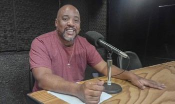 Samba-enredo é um grande enunciado político, diz sociólogo