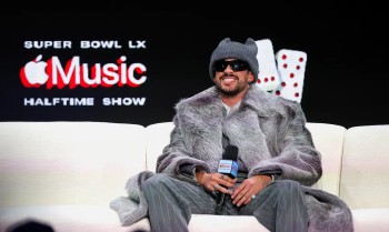 Final do futebol americano vira festa multicultural pró-imigrantes