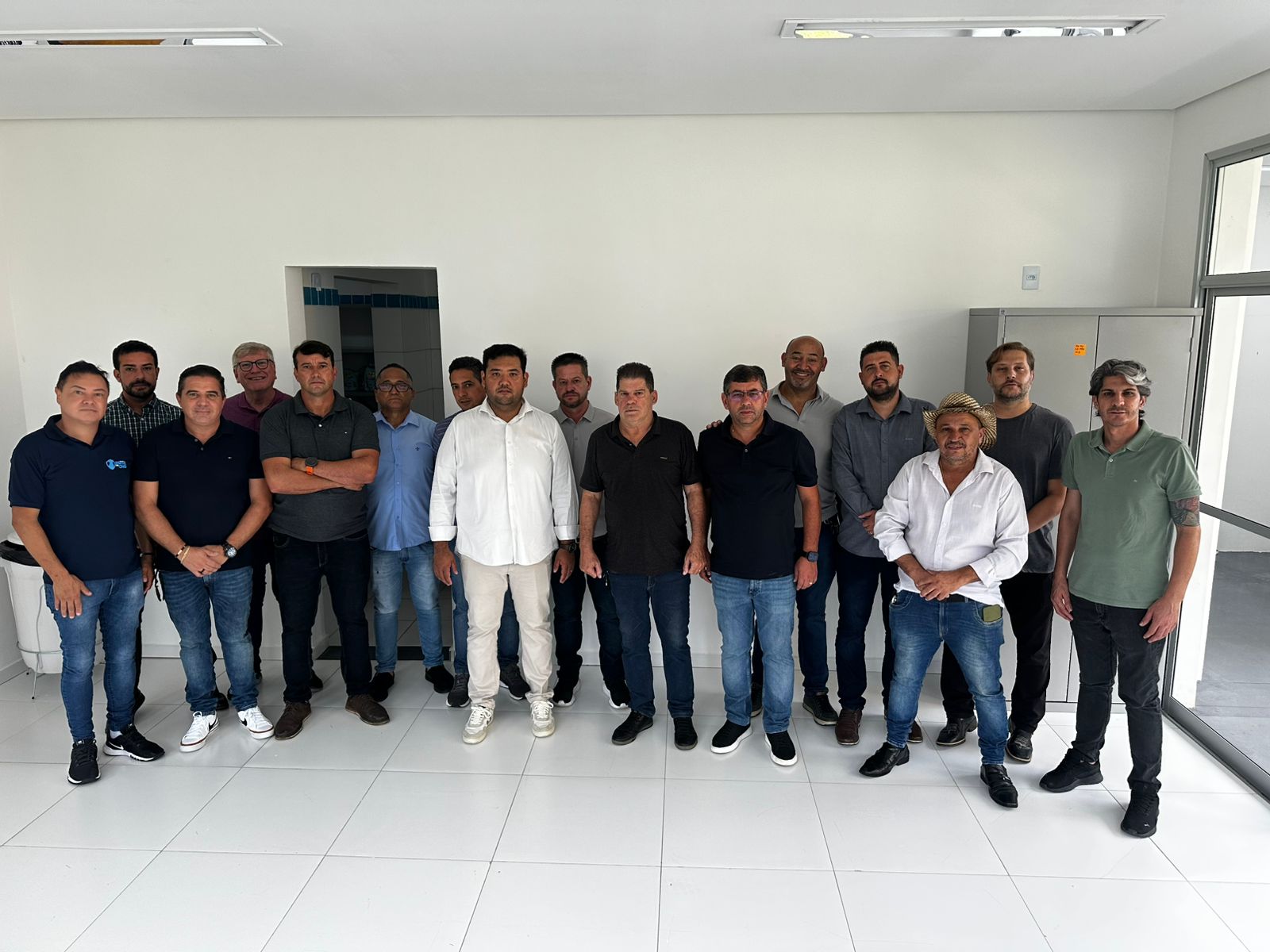 Prefeito recebe apoio dos vereadores nas ações para restabelecer a coleta de lixo