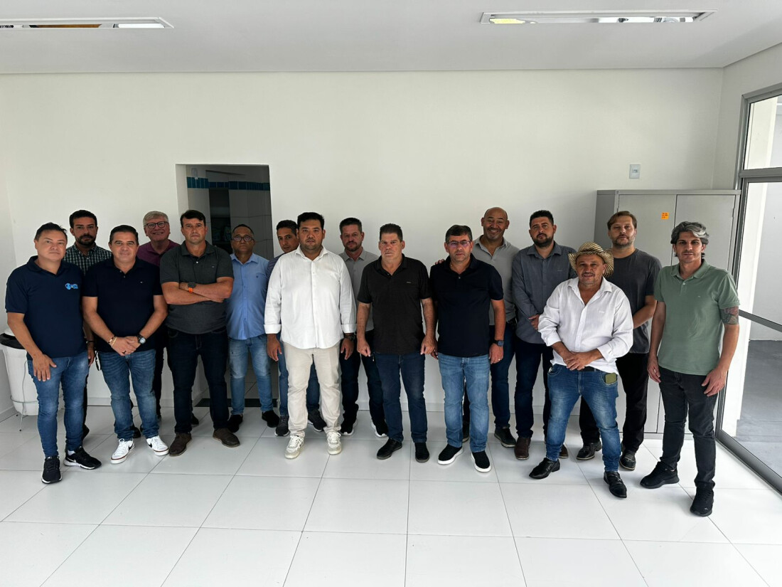 Prefeito recebe apoio dos vereadores nas ações para restabelecer a coleta de lixo