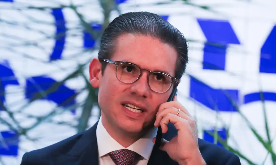 Proposta que acaba com jornada de trabalho 6x1 vai para a CCJ