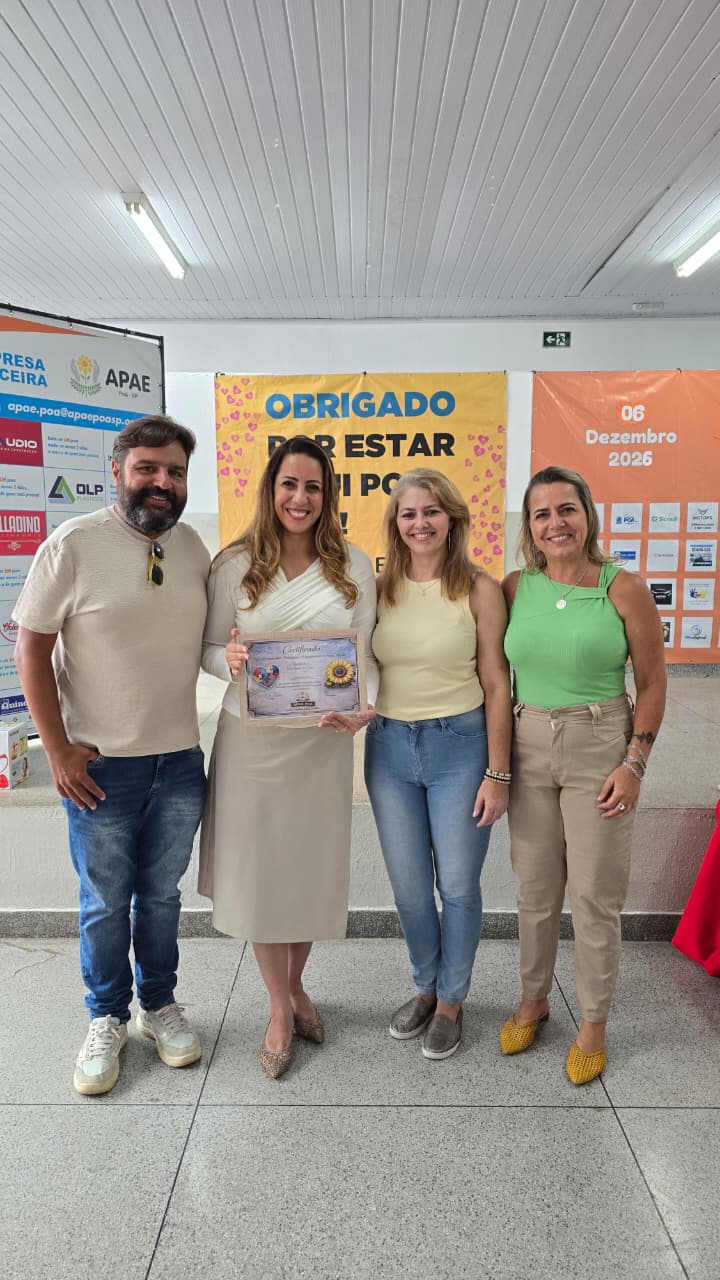 Primeira-dama Flavia Souza recebe Certificado da APAE Poá