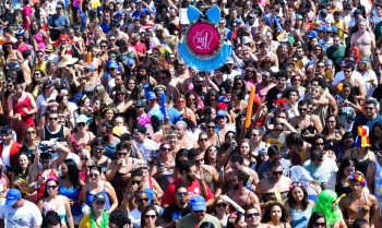 Ministério Público de SP vai investigar superlotação em blocos de rua