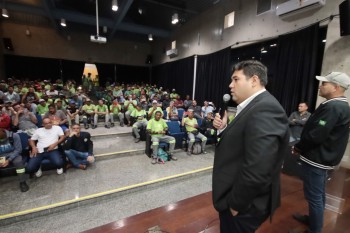 Suzano atua em todas as frentes para restabelecer serviço de coleta de lixo