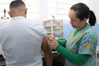 Secretaria de Saúde aplica mais de 800 doses no Dia D de vacinação
