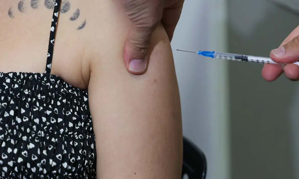Anvisa indica vacina contra o HPV para prevenir mais tipos de câncer