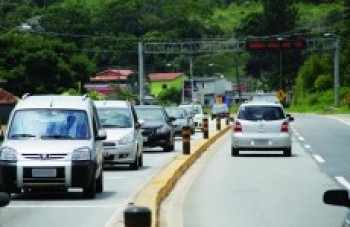 Volta do feriado é tranquila na rodovia Mogi-Bertioga